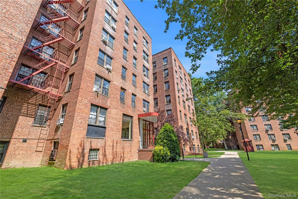 150-11 72nd Road 6E, Kew Garden Hills, NY 11367