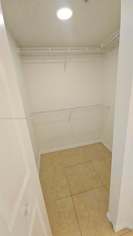 2033 SE 10th Ave 614, Fort Lauderdale, FL 33316