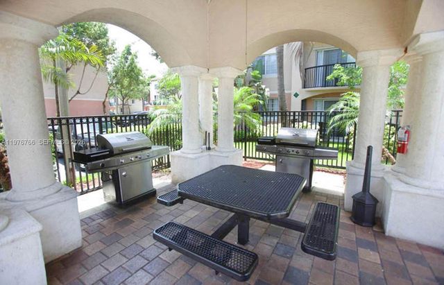 2033 SE 10th Ave 614, Fort Lauderdale, FL 33316