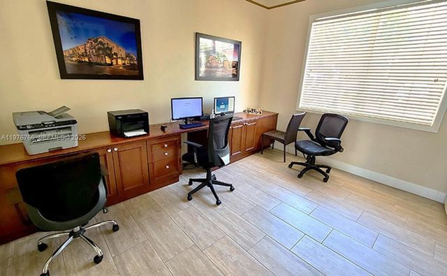 2033 SE 10th Ave 614, Fort Lauderdale, FL 33316