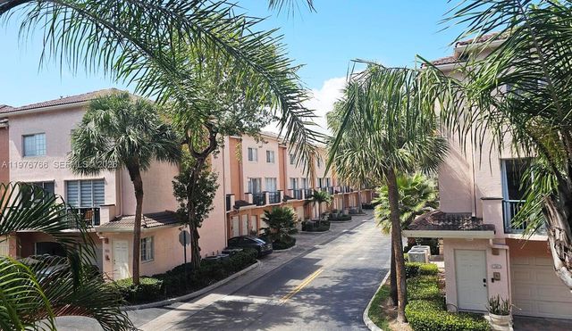 2033 SE 10th Ave 614, Fort Lauderdale, FL 33316