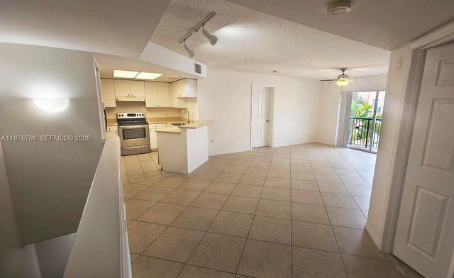 2033 SE 10th Ave 614, Fort Lauderdale, FL 33316