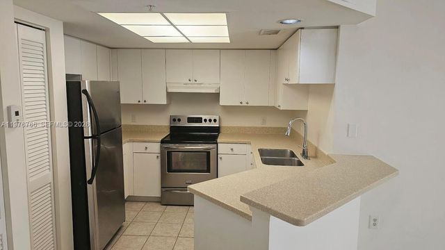 2033 SE 10th Ave 614, Fort Lauderdale, FL 33316