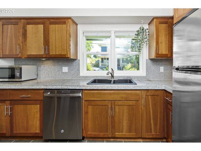 531 Ne CHURCH St, Portland, OR 97211