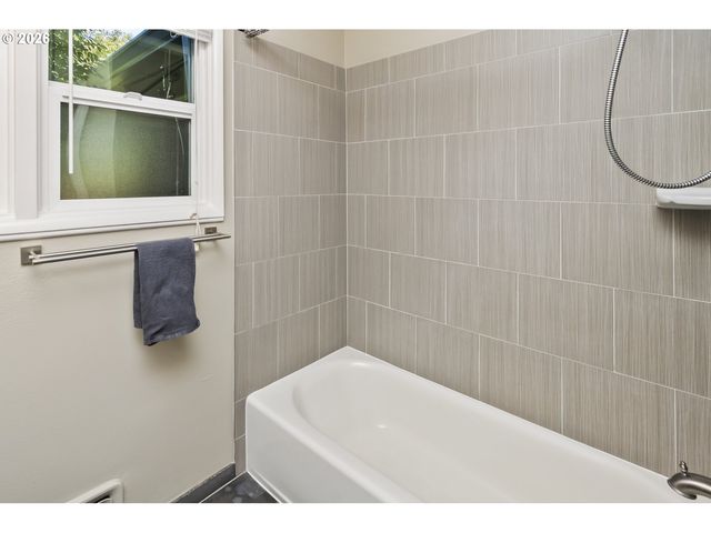 531 Ne CHURCH St, Portland, OR 97211