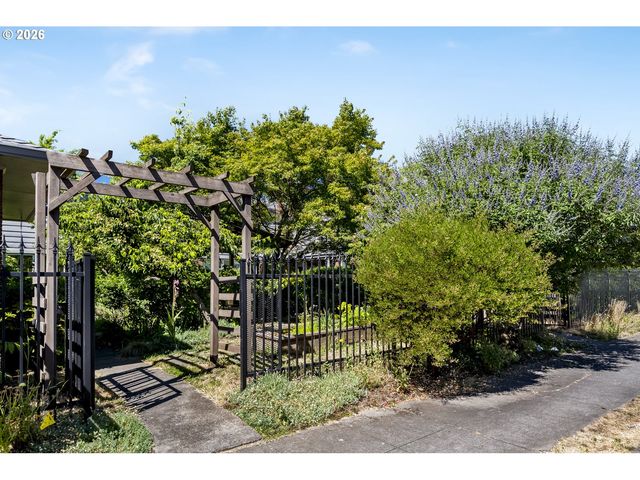 531 Ne CHURCH St, Portland, OR 97211