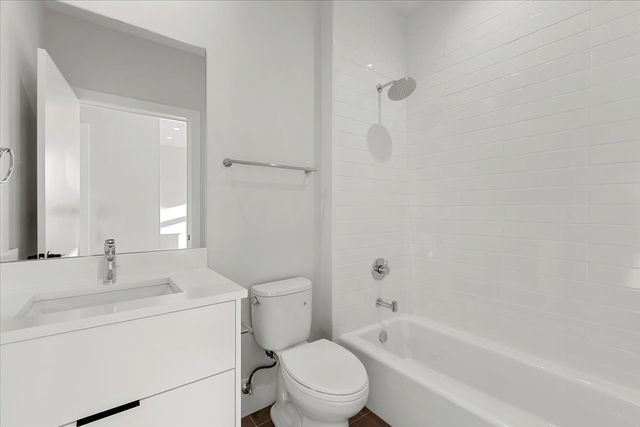 3953 W Dakin Street 201, Chicago, IL 60618