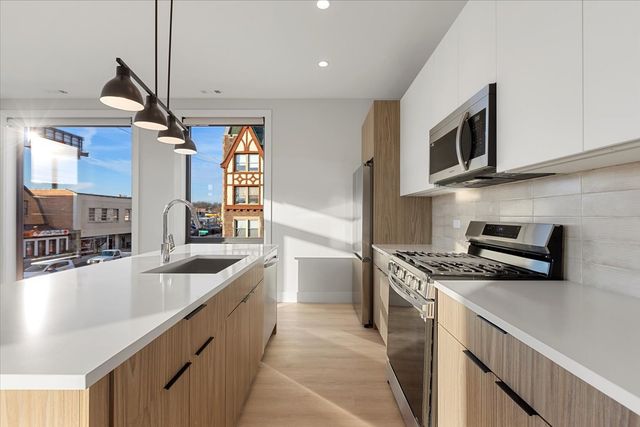 3953 W Dakin Street 201, Chicago, IL 60618
