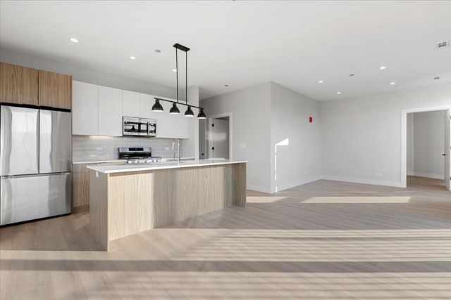 3953 W Dakin Street 201, Chicago, IL 60618