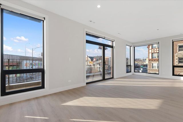 3953 W Dakin Street 201, Chicago, IL 60618