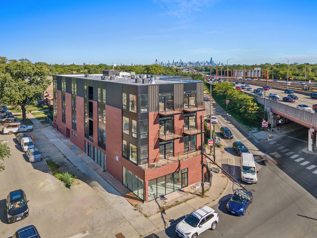 3953 W Dakin Street 201, Chicago, IL 60618