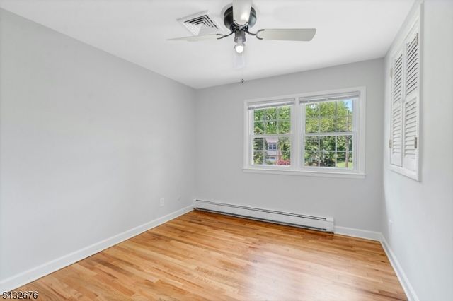 98 Vassar Dr, Paramus Boro, NJ 07652