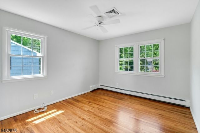 98 Vassar Dr, Paramus Boro, NJ 07652