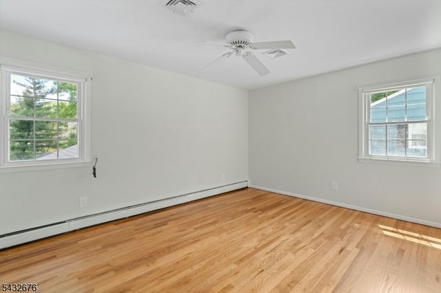 98 Vassar Dr, Paramus Boro, NJ 07652