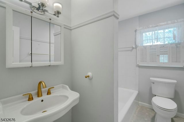 98 Vassar Dr, Paramus Boro, NJ 07652