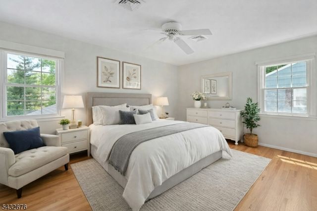 98 Vassar Dr, Paramus Boro, NJ 07652