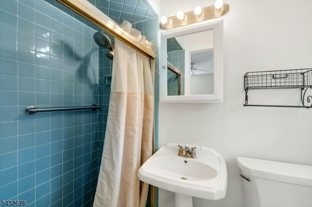 98 Vassar Dr, Paramus Boro, NJ 07652