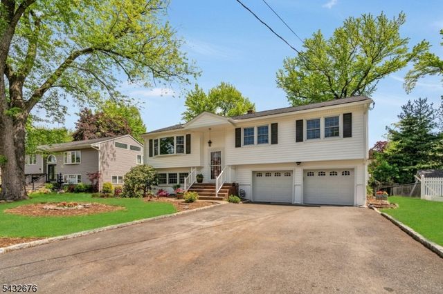 98 Vassar Dr, Paramus Boro, NJ 07652
