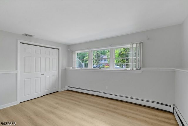 98 Vassar Dr, Paramus Boro, NJ 07652