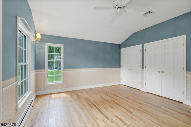 98 Vassar Dr, Paramus Boro, NJ 07652