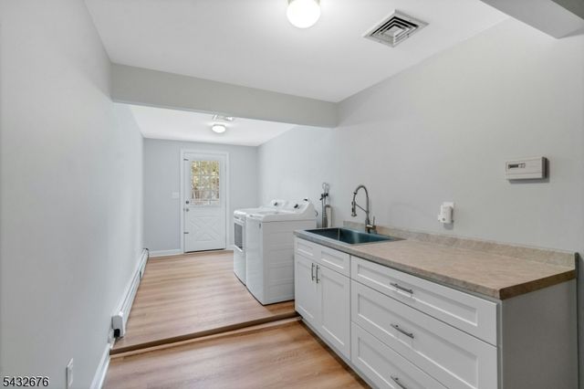 98 Vassar Dr, Paramus Boro, NJ 07652