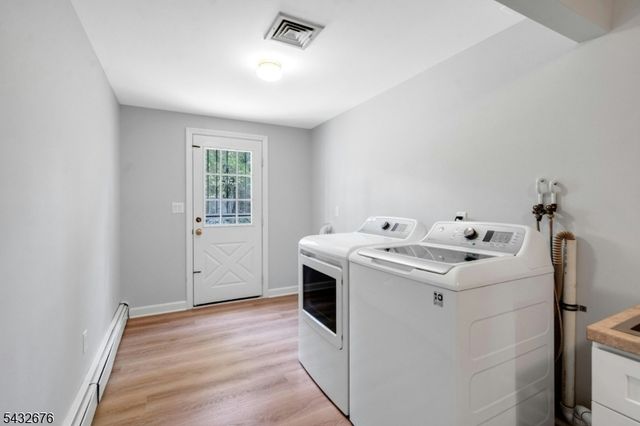 98 Vassar Dr, Paramus Boro, NJ 07652
