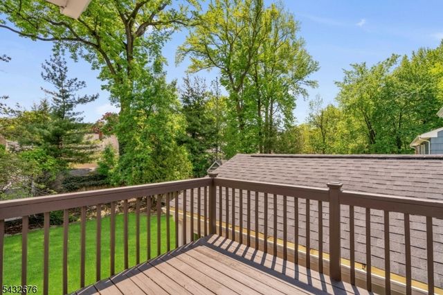 98 Vassar Dr, Paramus Boro, NJ 07652