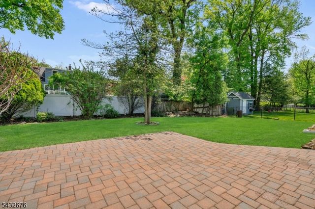 98 Vassar Dr, Paramus Boro, NJ 07652