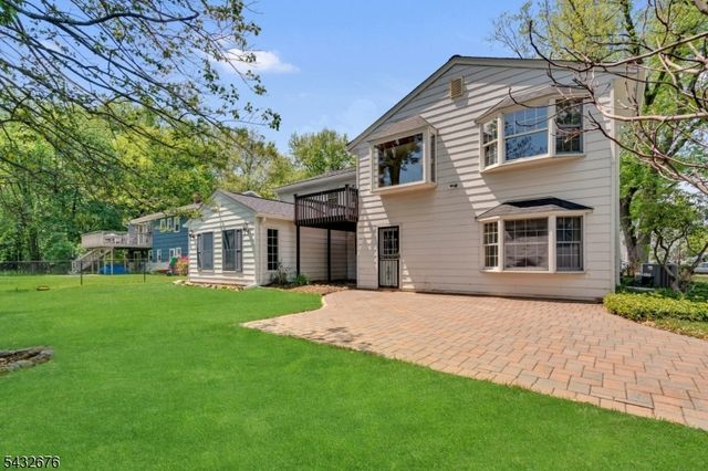98 Vassar Dr, Paramus Boro, NJ 07652