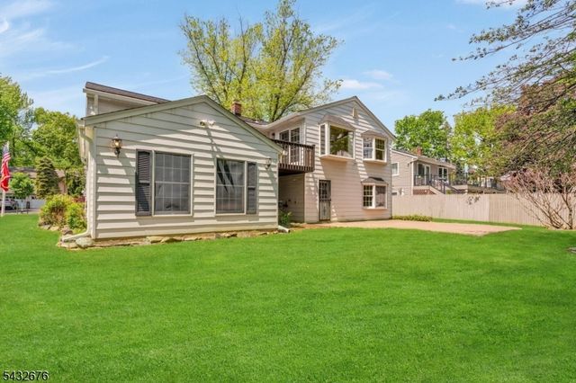 98 Vassar Dr, Paramus Boro, NJ 07652
