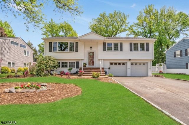 98 Vassar Dr, Paramus Boro, NJ 07652