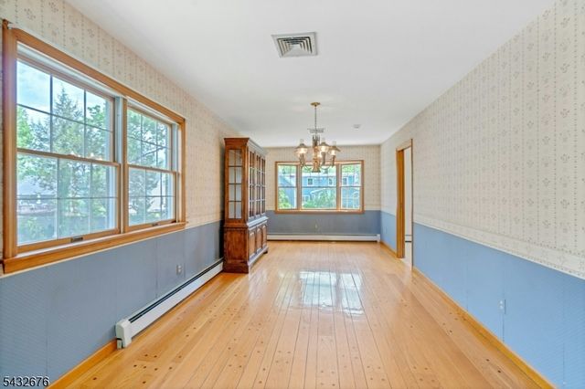98 Vassar Dr, Paramus Boro, NJ 07652