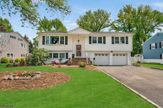 98 Vassar Dr, Paramus Boro, NJ 07652
