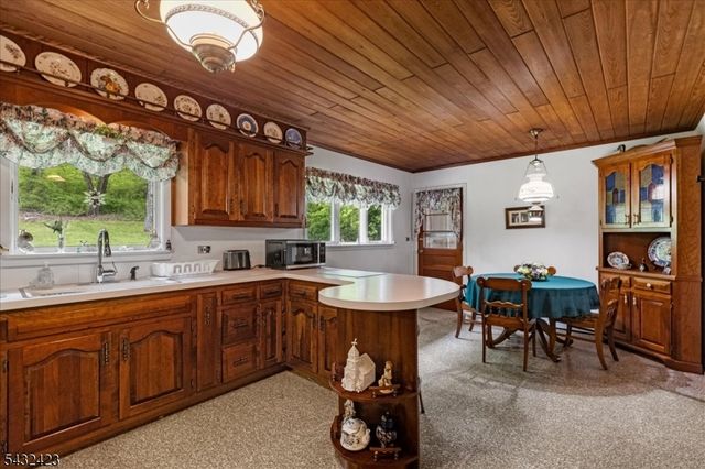 111 E Mountain Rd, Hillsborough Twp., NJ 08844