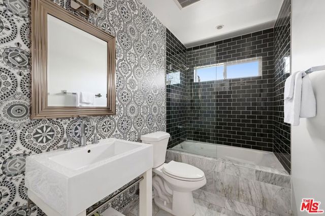 12545 Walsh Avenue, Los Angeles, CA 90066