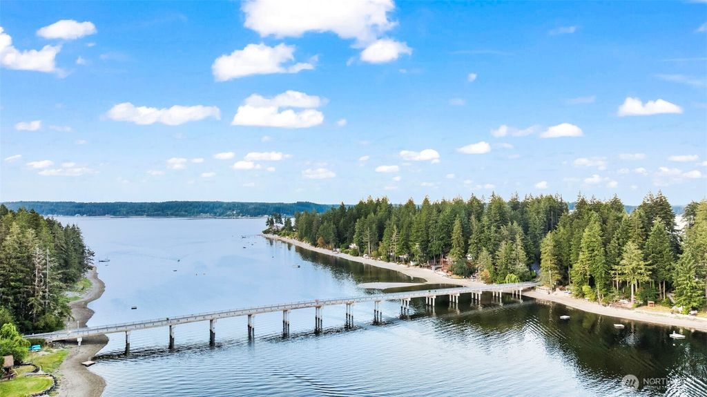 90 E Treasure Island Drive, Allyn, WA 98524