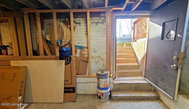 1204 Walter Ave, Louisville, KY 40215