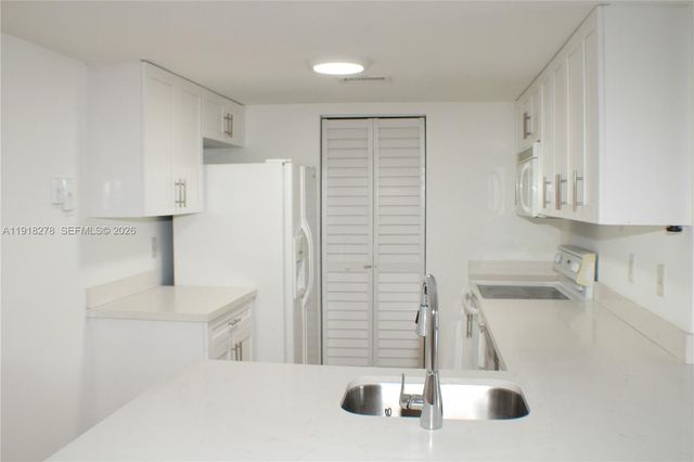 9044 W Atlantic Blvd 323, Coral Springs, FL 33071