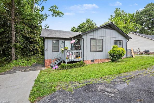 611 & 613 Brookdale Drive, Thomasville, NC 27360