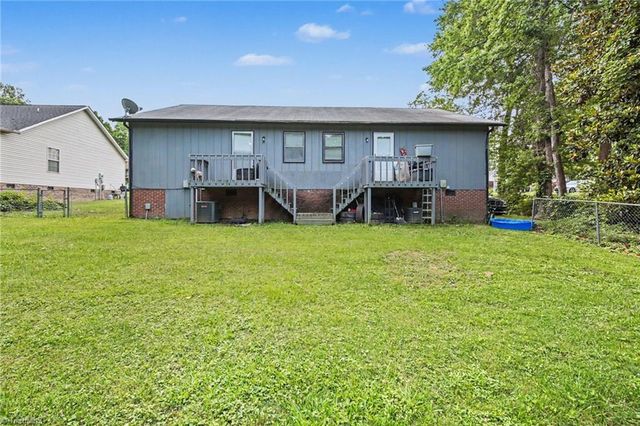 611 & 613 Brookdale Drive, Thomasville, NC 27360