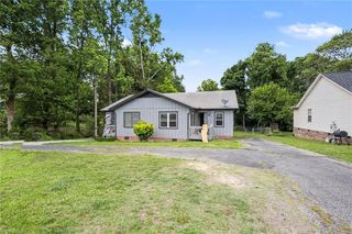 611 & 613 Brookdale Drive, Thomasville, NC 27360