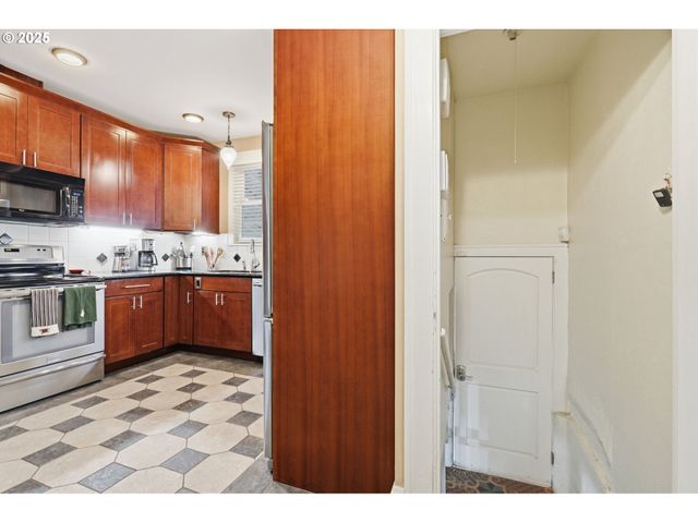 8420 N SMITH St, Portland, OR 97203