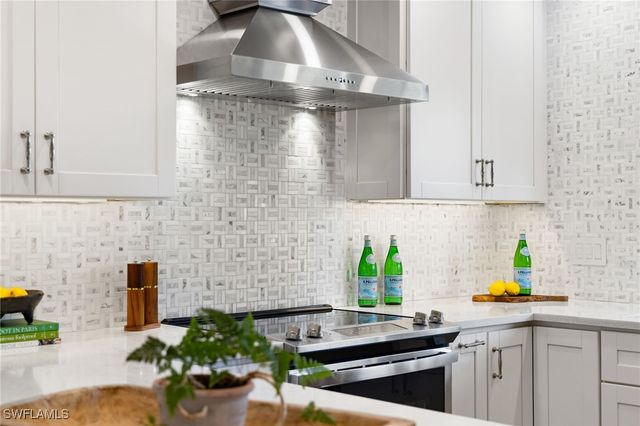 3135 Riviera DR B205, Naples, FL 34103