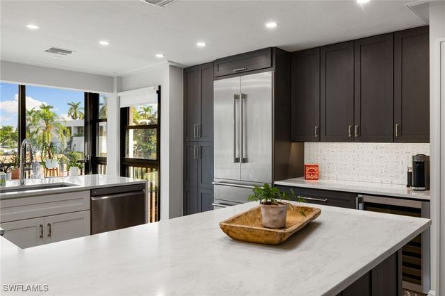 3135 Riviera DR B205, Naples, FL 34103