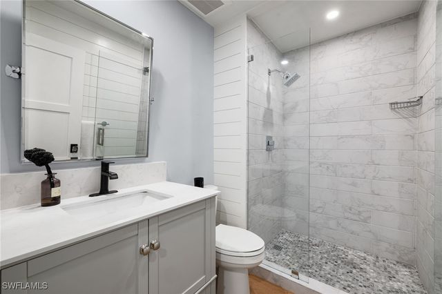 3135 Riviera DR B205, Naples, FL 34103