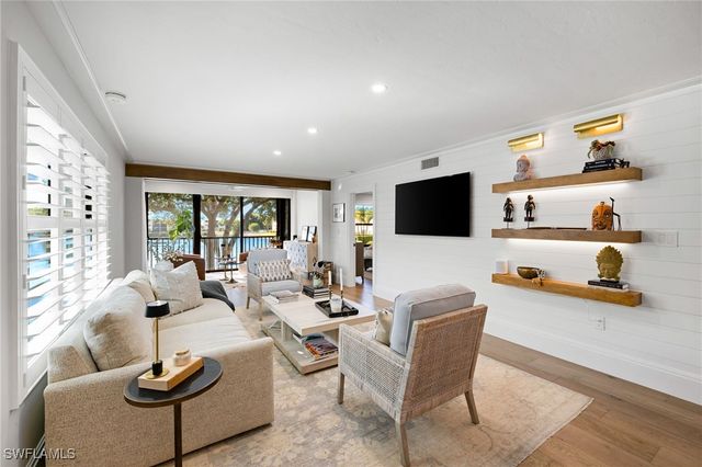 3135 Riviera DR B205, Naples, FL 34103