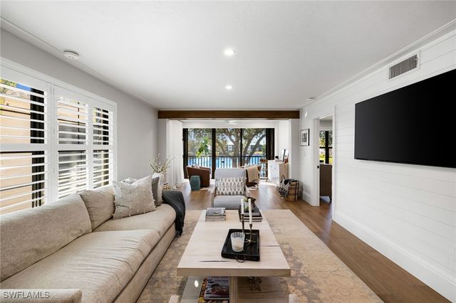 3135 Riviera DR B205, Naples, FL 34103