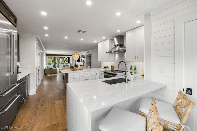 3135 Riviera DR B205, Naples, FL 34103