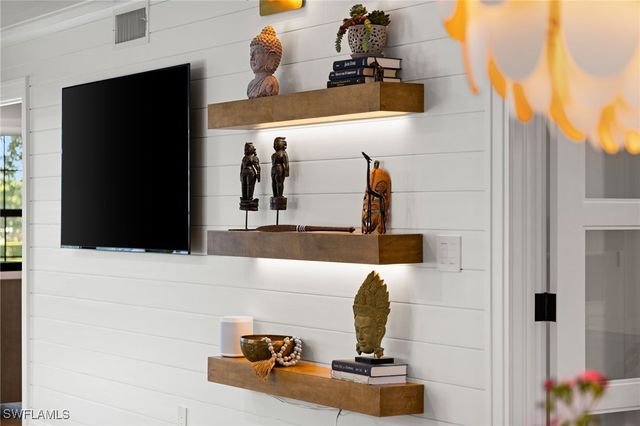 3135 Riviera DR B205, Naples, FL 34103