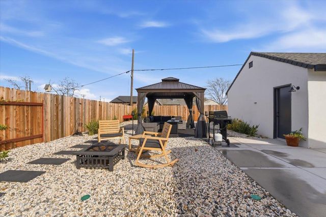 1923 JULIESSE Ave, Sacramento, CA 95815